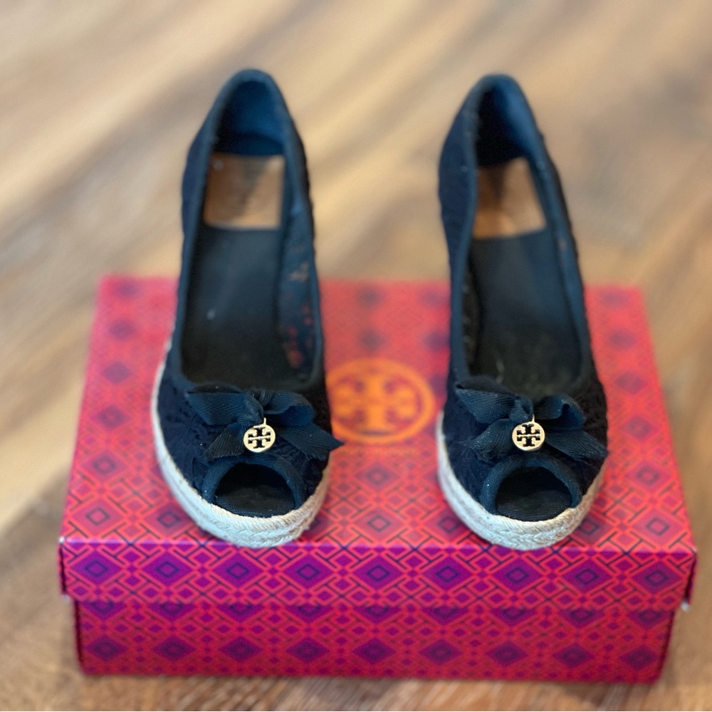 Tory Burch Jackie size 8/ 75 MM Black Wedge Espadrille Crochet shoes with box
